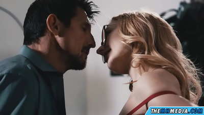 ထိပ်တန်းမိန်းကလေး porn